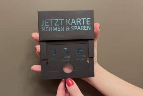 Kartengeber mit Schiebeelement für einen WOW-Effekt